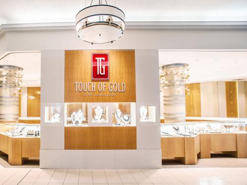 Touch of Gold, Storefront