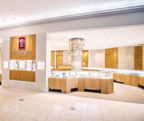 Touch of Gold, Storefront