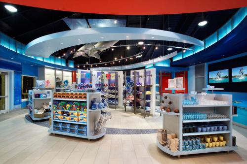 Dolphin Cay Retail